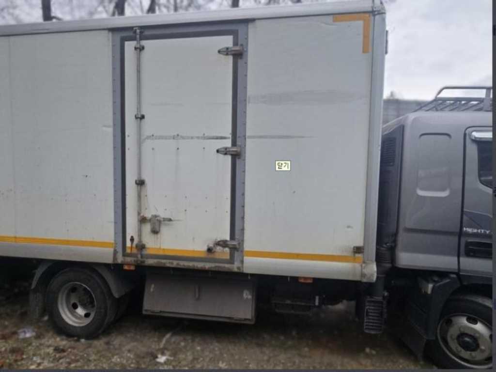 medium and large cargo truck - Vista 4