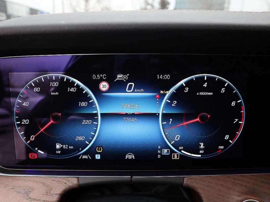 Mercedes Benz E class - Vista 9