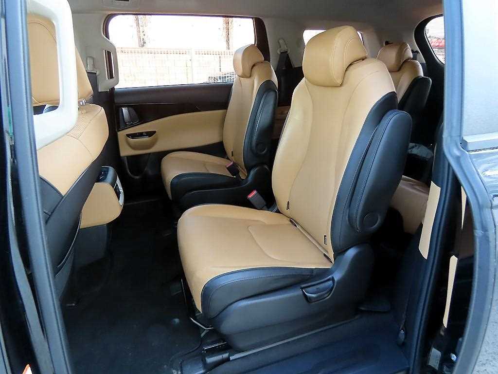 KIA Carnival - Vista 6