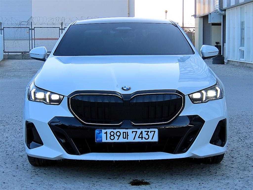 BMW 5 Series 2025 Blanco - Importación desde Corea - HF Imports Iquique - Foto 1