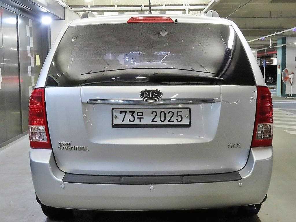 KIA Carnival - Vista 5