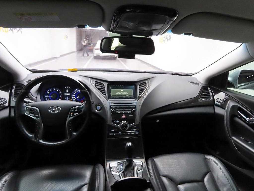 HYUNDAI Grandeur - Vista 6