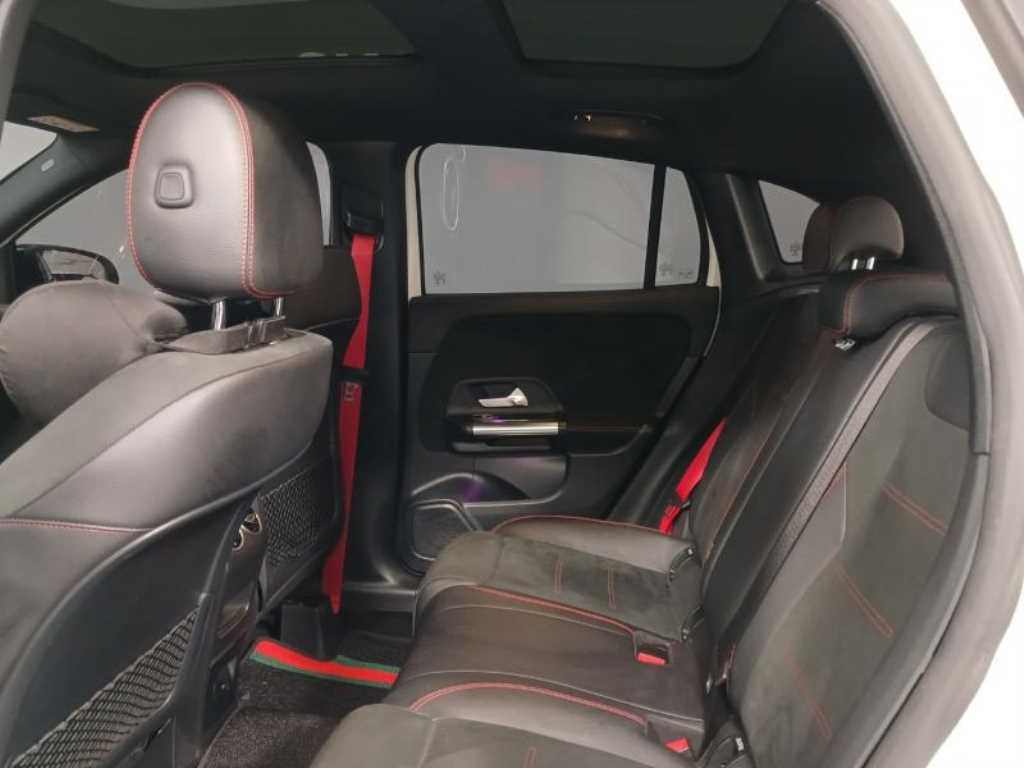 Mercedes Benz GLA Class - Vista 8