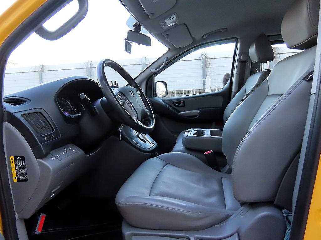 HYUNDAI Starex - Vista 5