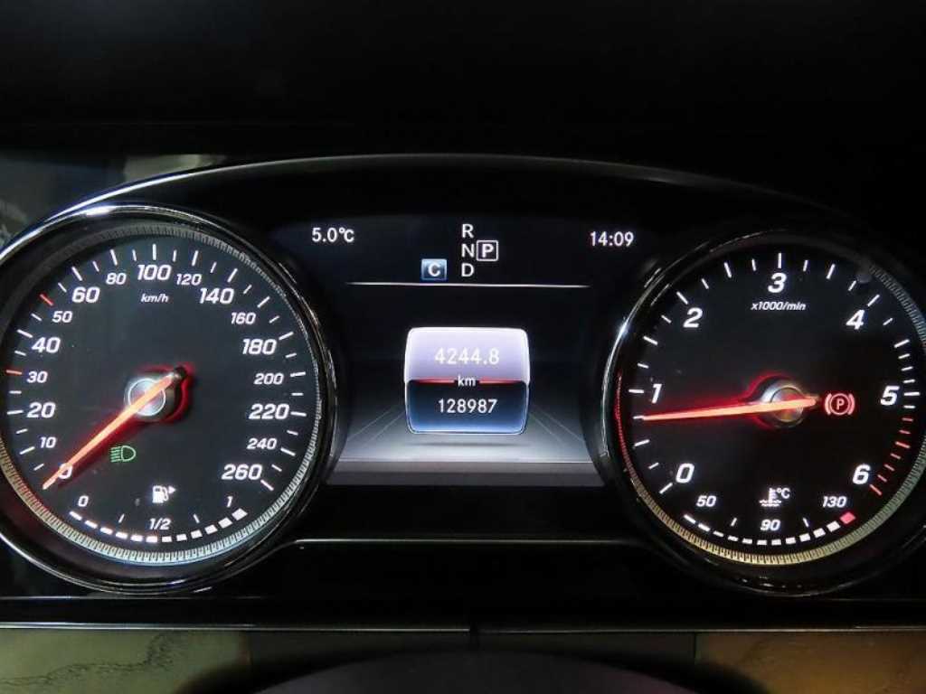 Mercedes Benz E class - Vista 9