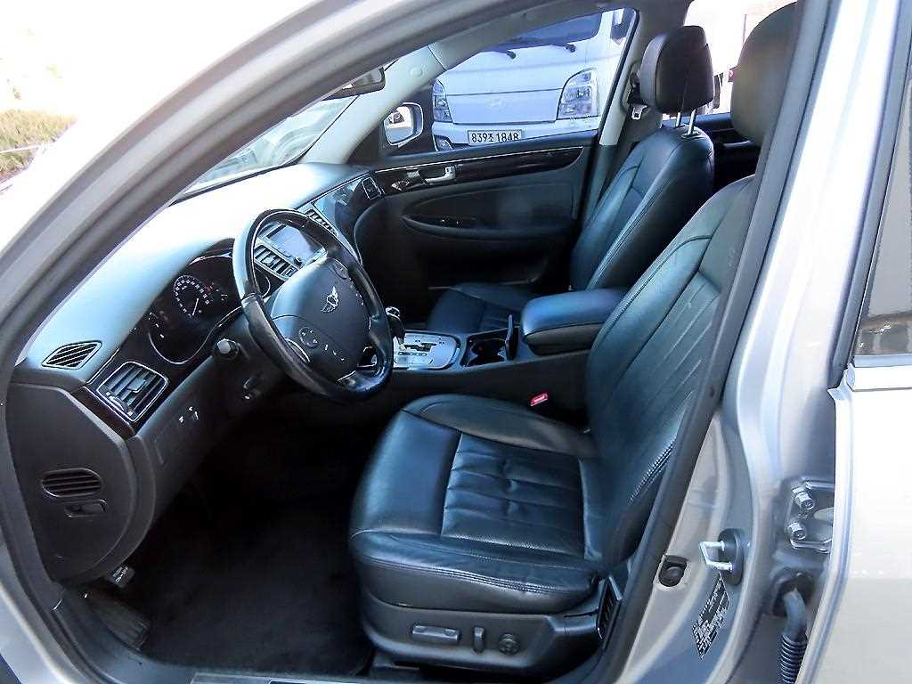 HYUNDAI Genesis - Vista 5