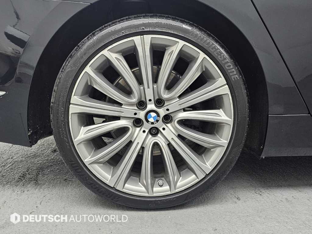 BMW 7 Series - Vista 5