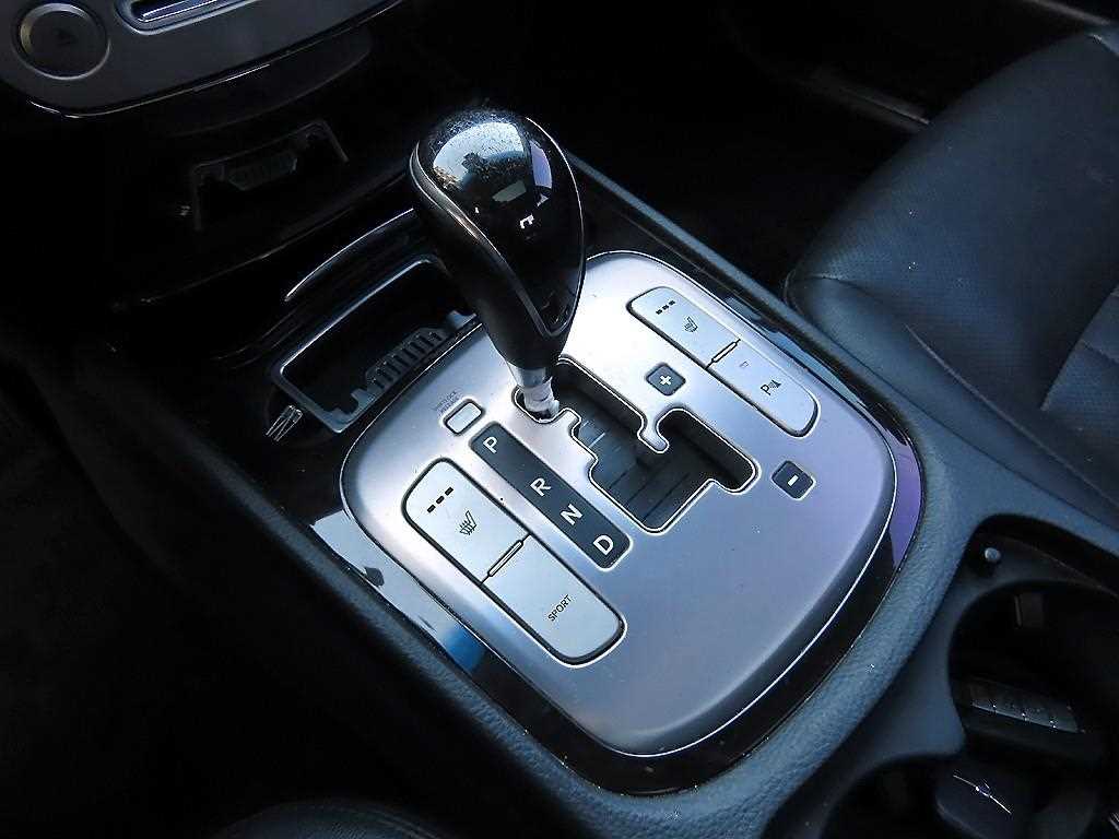 HYUNDAI Genesis - Vista 10