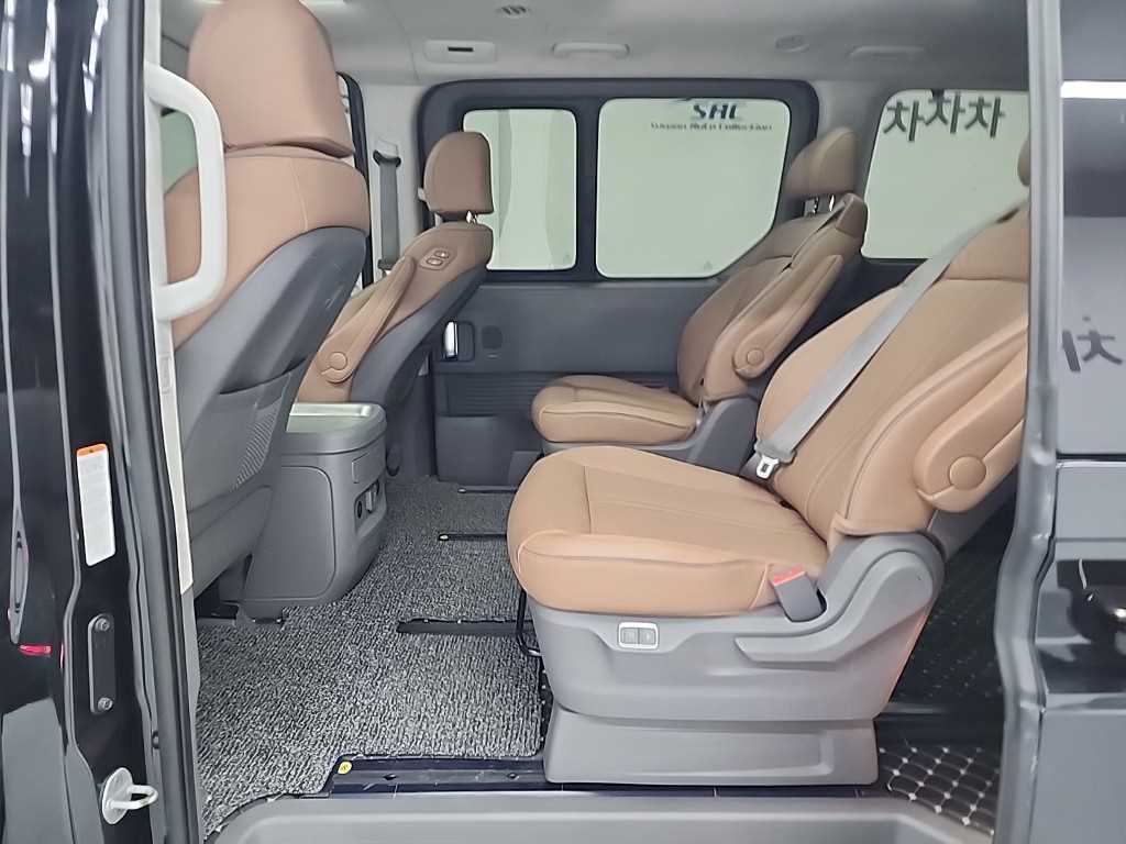 HYUNDAI Staria - Vista 12