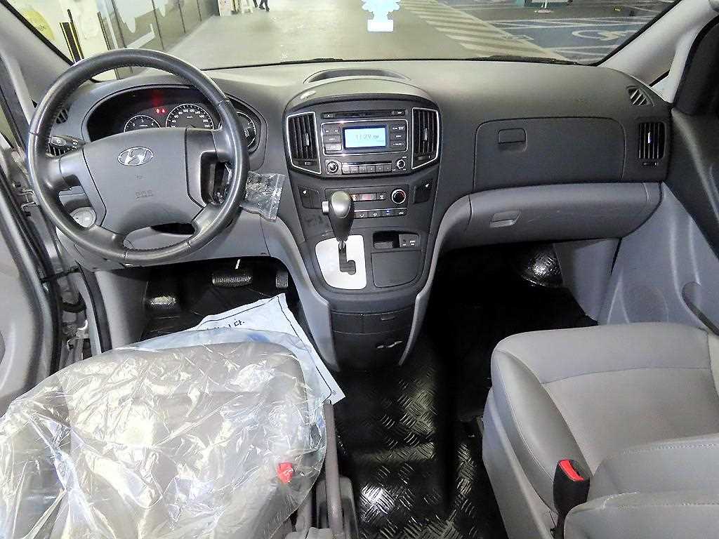 HYUNDAI Starex - Vista 10