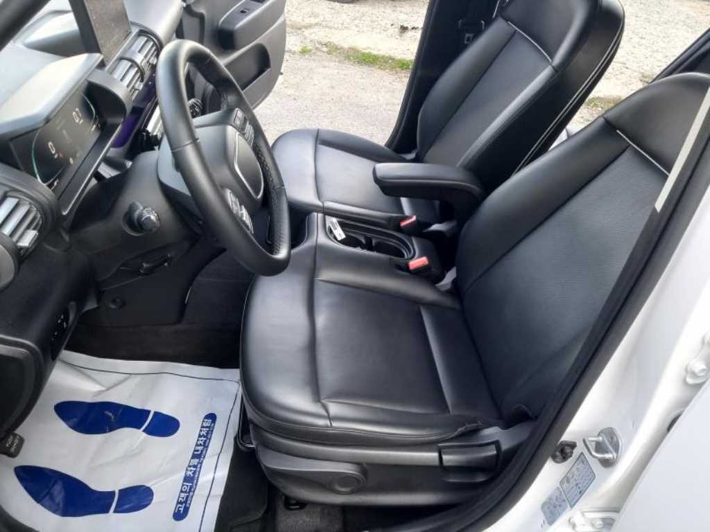 HYUNDAI Casper - Vista 12