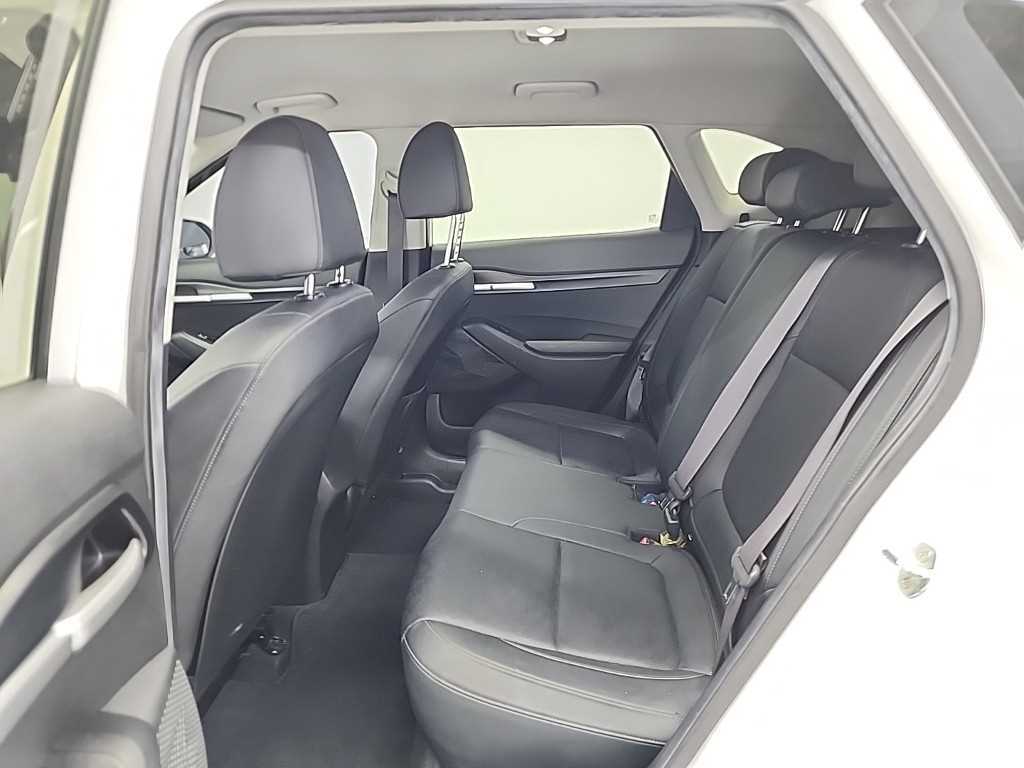 KIA Seltos - Vista 12