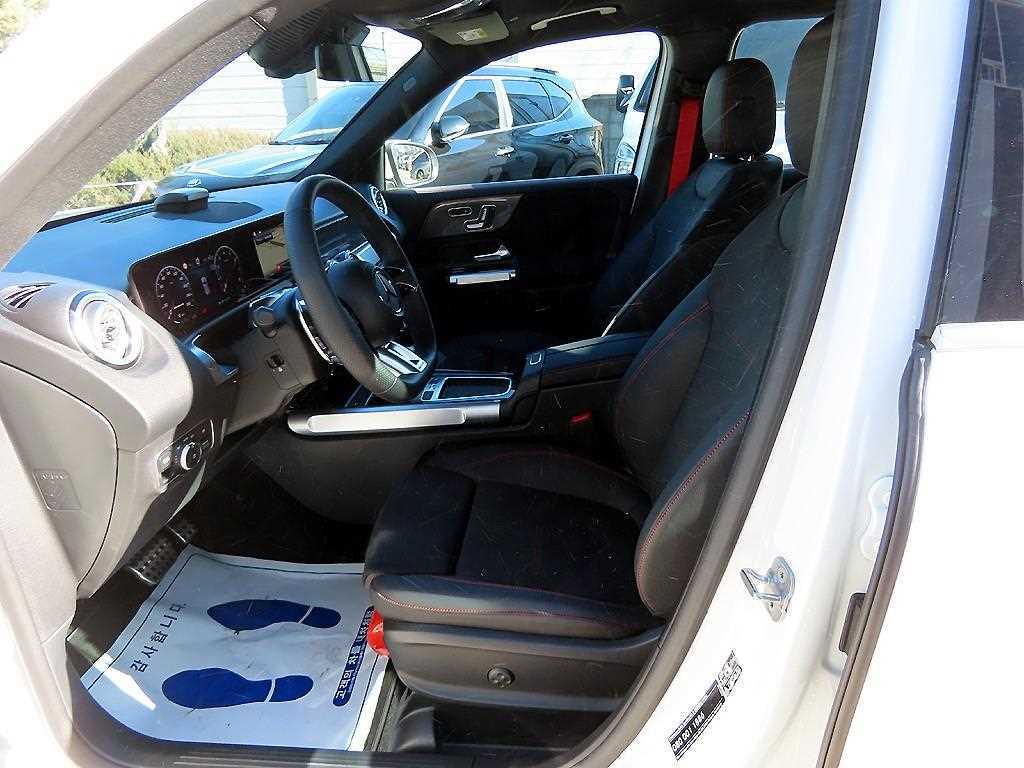 Mercedes Benz GLB Class - Vista 5