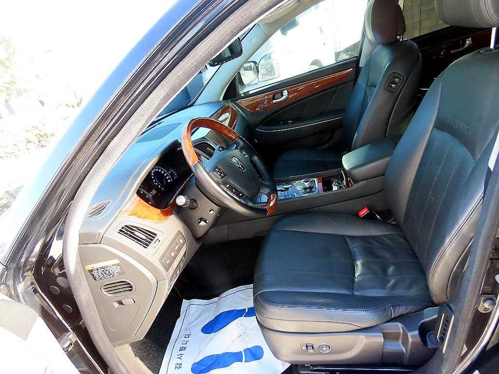 HYUNDAI Equus - Vista 5