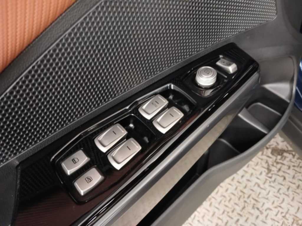 Ssangyong Tivoli - Vista 9