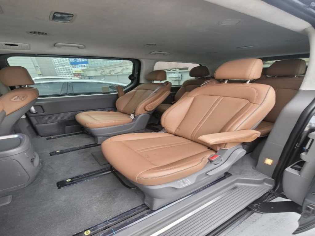 HYUNDAI Staria - Vista 10