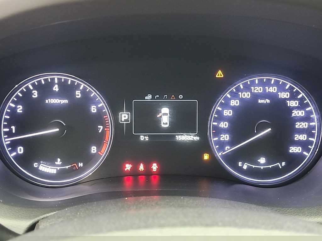 HYUNDAI Genesis - Vista 6