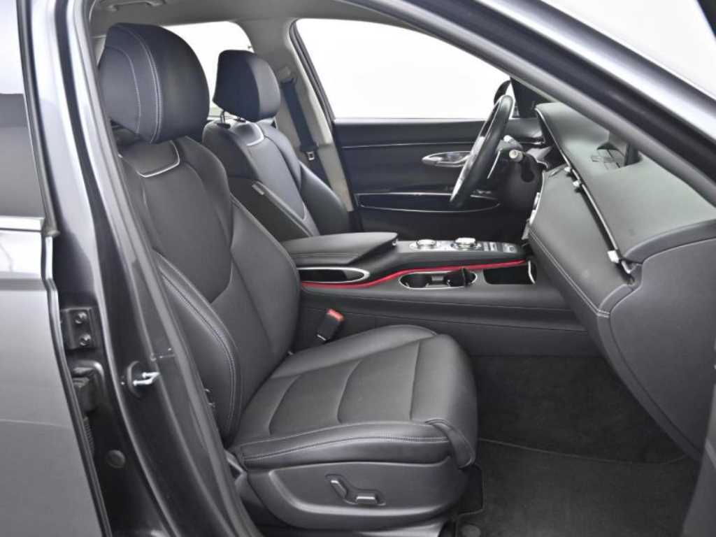 Genesis GV70 - Vista 8