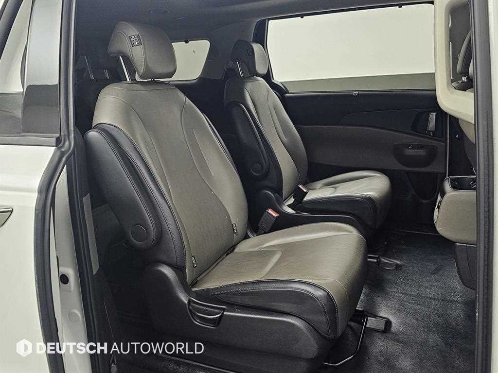 KIA Carnival - Vista 12