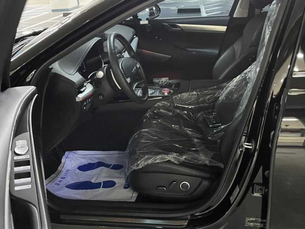 Genesis G80 - Vista 12