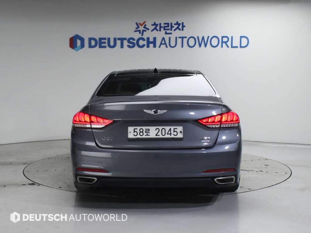 HYUNDAI Genesis - Vista 4