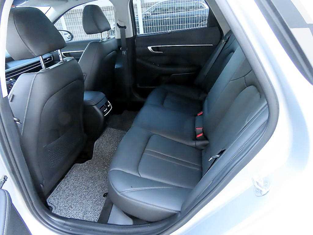HYUNDAI Sonata - Vista 6