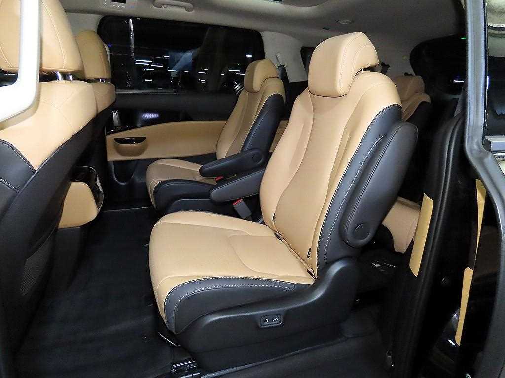 KIA Carnival - Vista 7