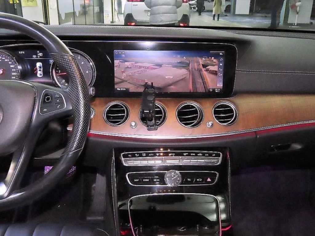 Mercedes Benz E class - Vista 11