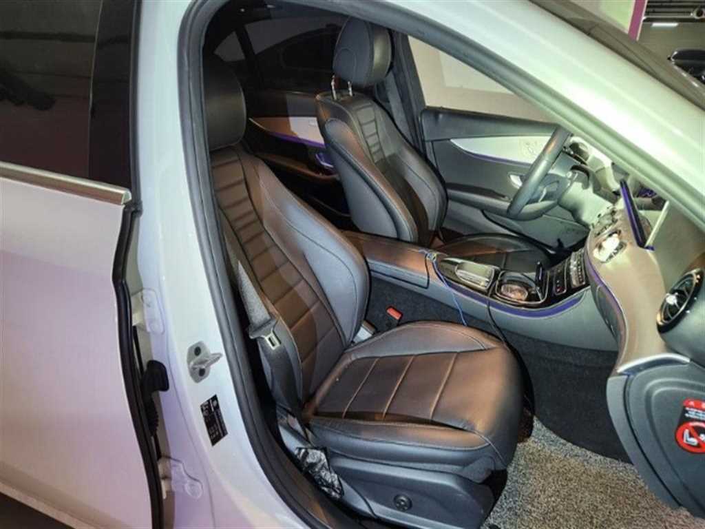 Mercedes Benz E class - Vista 4