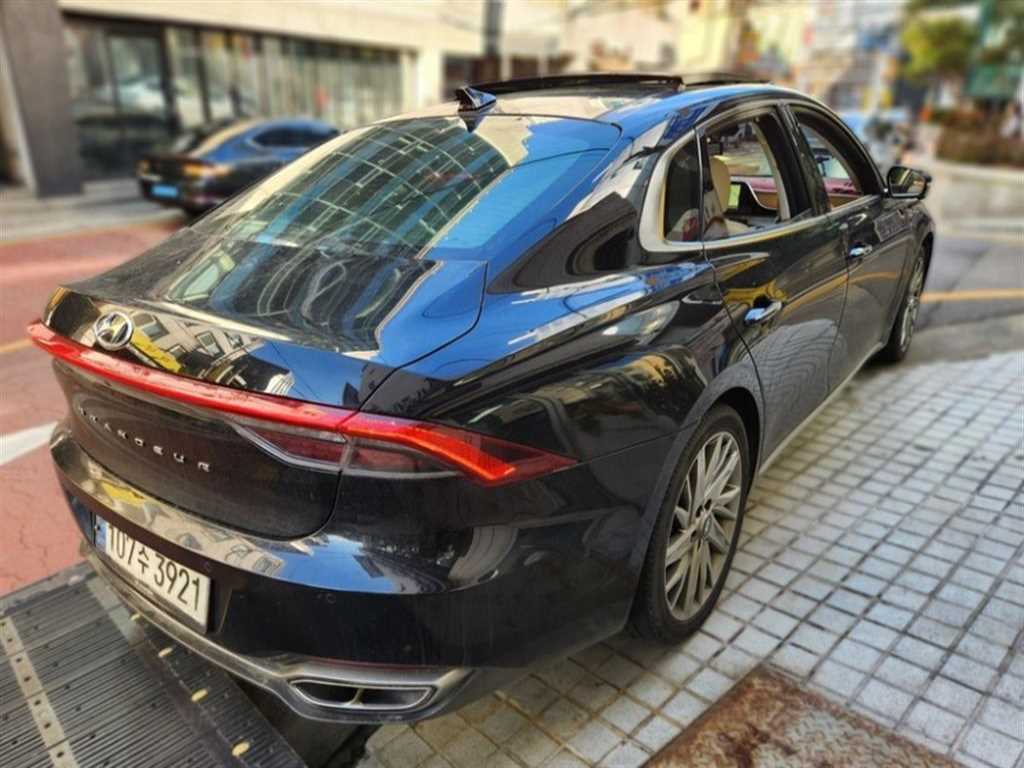 HYUNDAI Grandeur - Vista 3