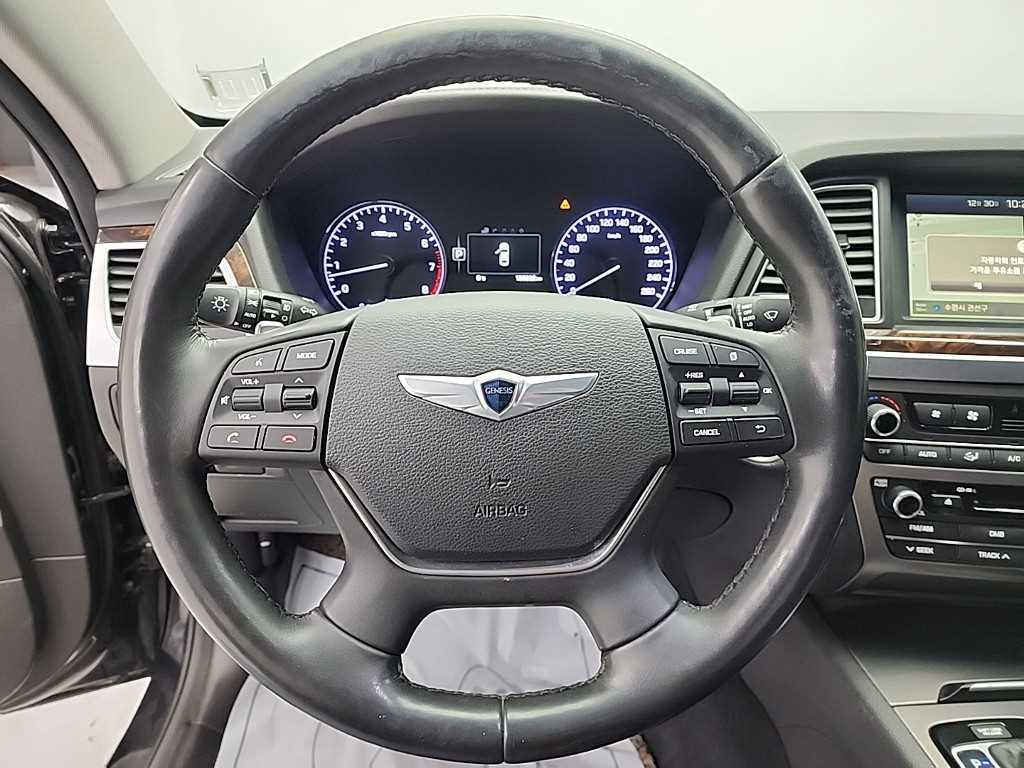 HYUNDAI Genesis - Vista 9