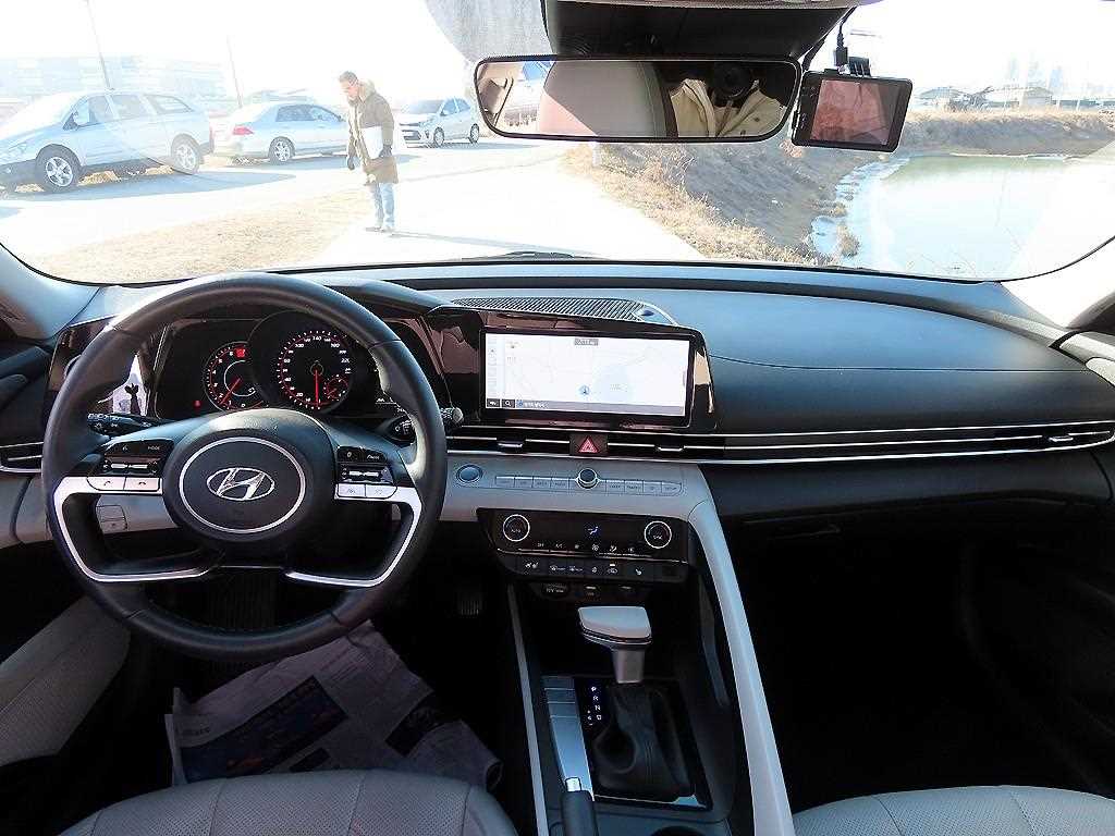 HYUNDAI Avante - Vista 9