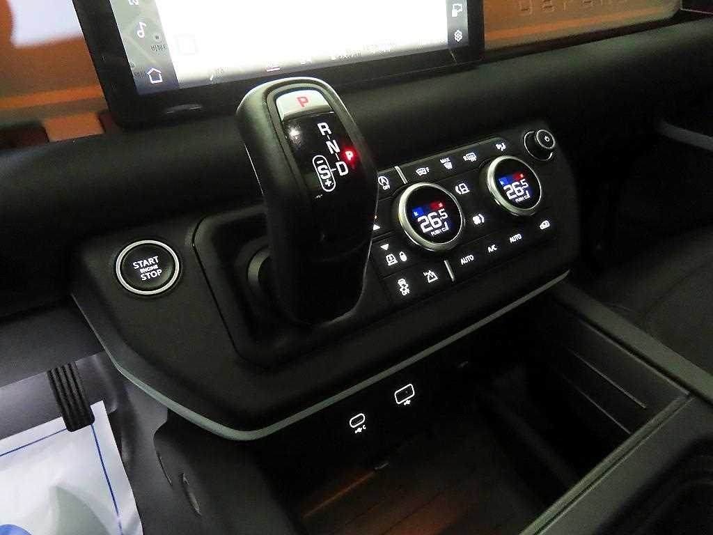 Land Rover Defender - Vista 12