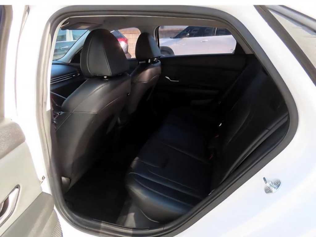 HYUNDAI Avante - Vista 8