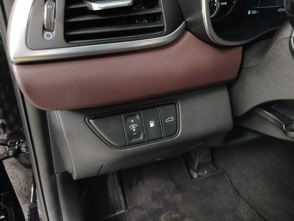 Genesis G70 - Vista 12