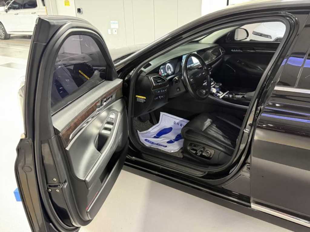 Genesis EQ900 - Vista 5