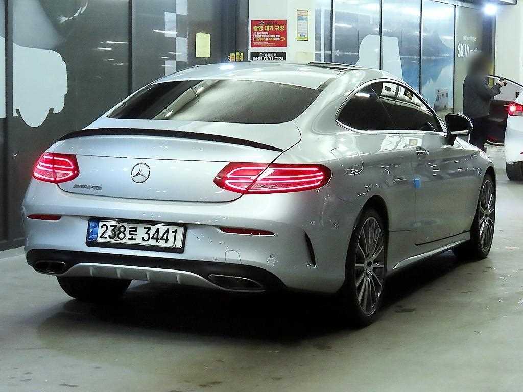 Mercedes Benz C Class - Vista 4