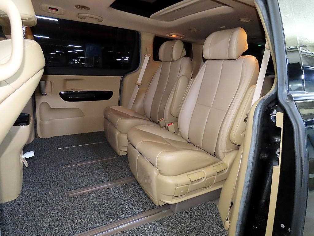 KIA Carnival - Vista 7