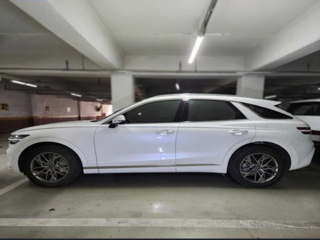 Genesis GV70 - Vista 8