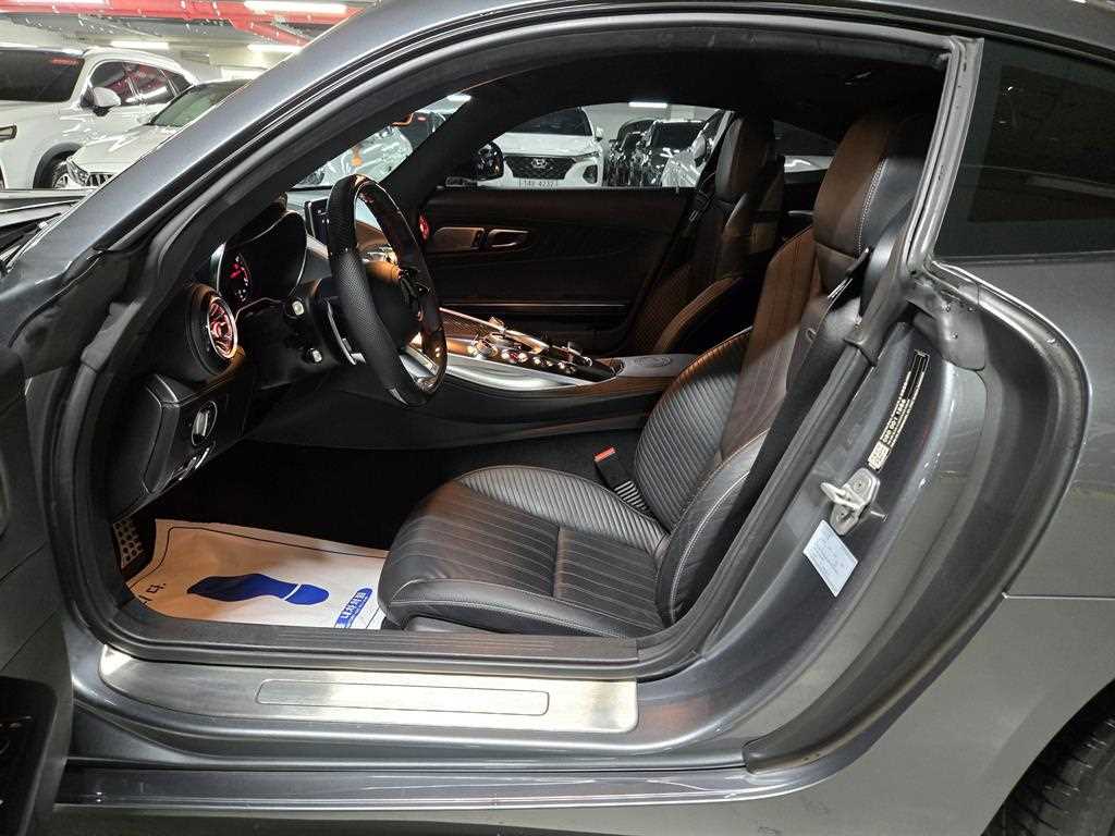 Mercedes Benz AMG GT - Vista 6