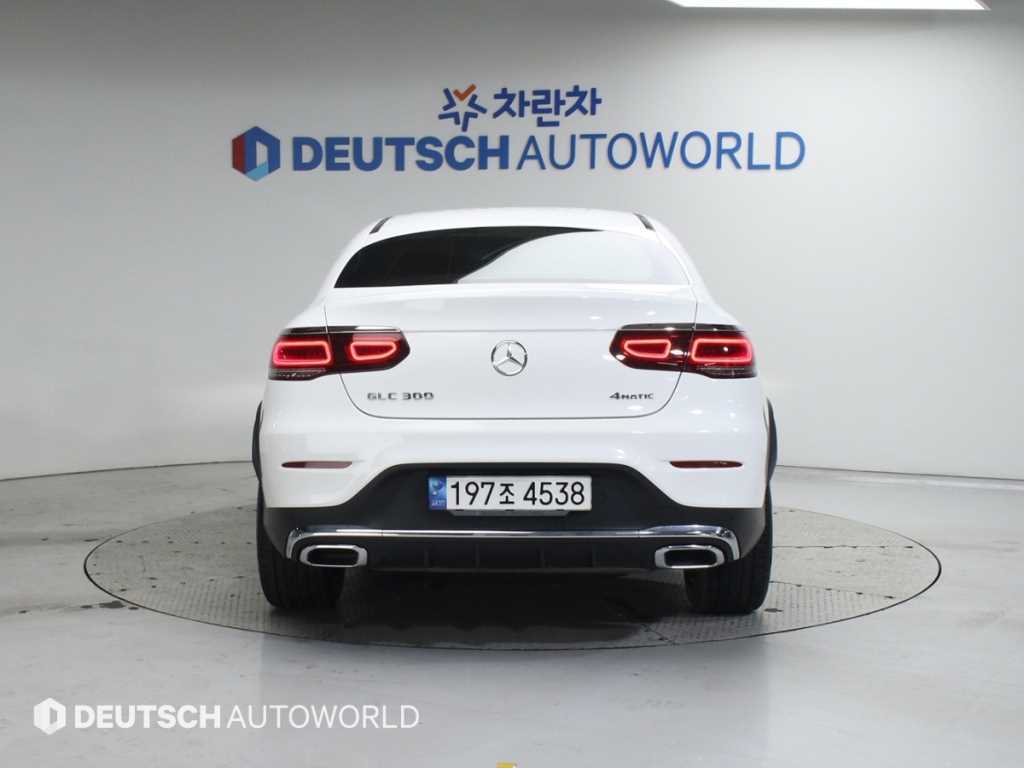 Mercedes Benz GLC Class - Vista 4