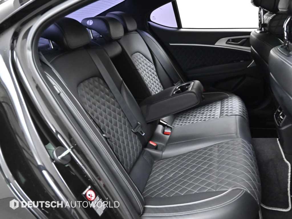 Genesis G70 - Vista 12