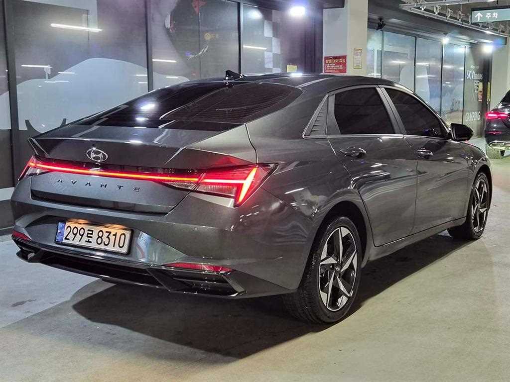 HYUNDAI Avante - Vista 4