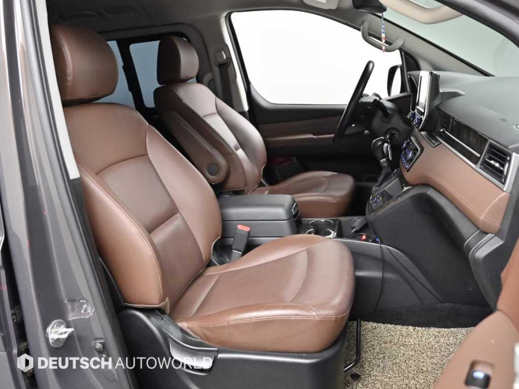 HYUNDAI Starex - Vista 10