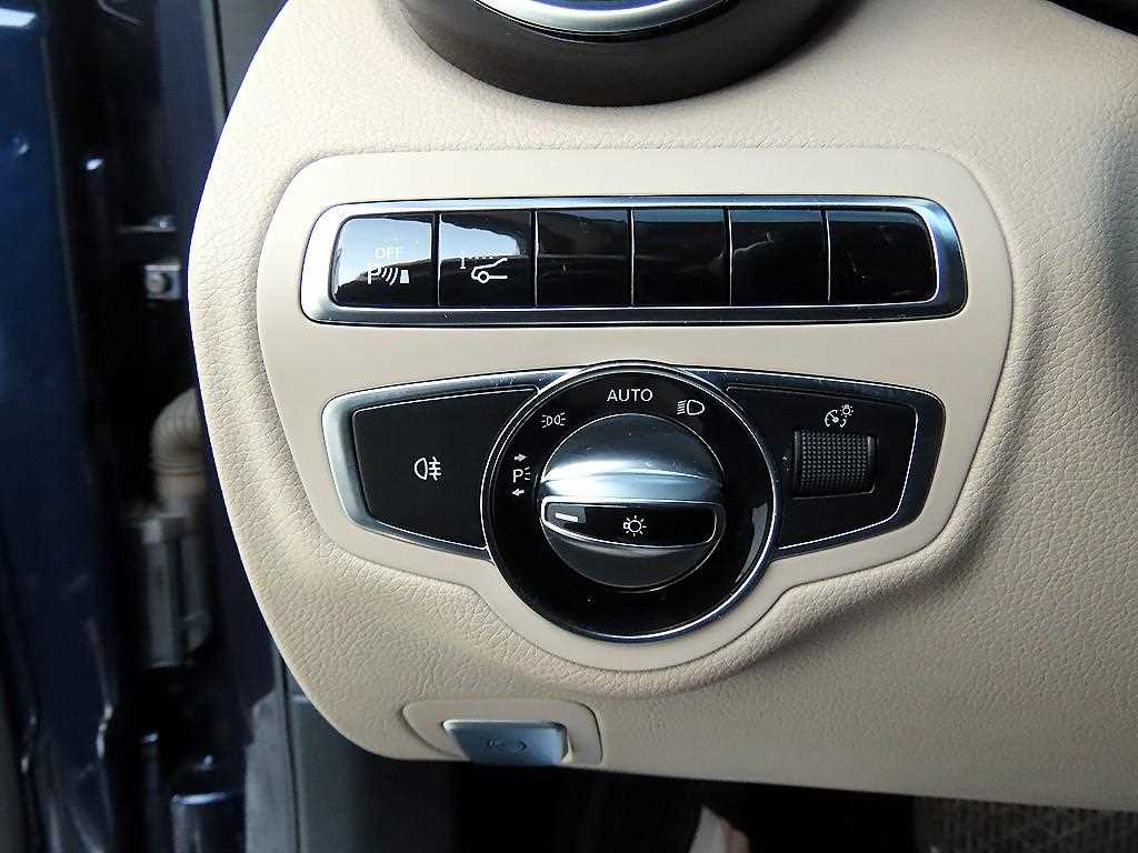 Mercedes Benz C Class - Vista 12