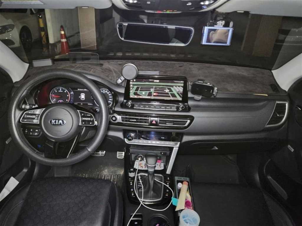 KIA Seltos - Vista 8