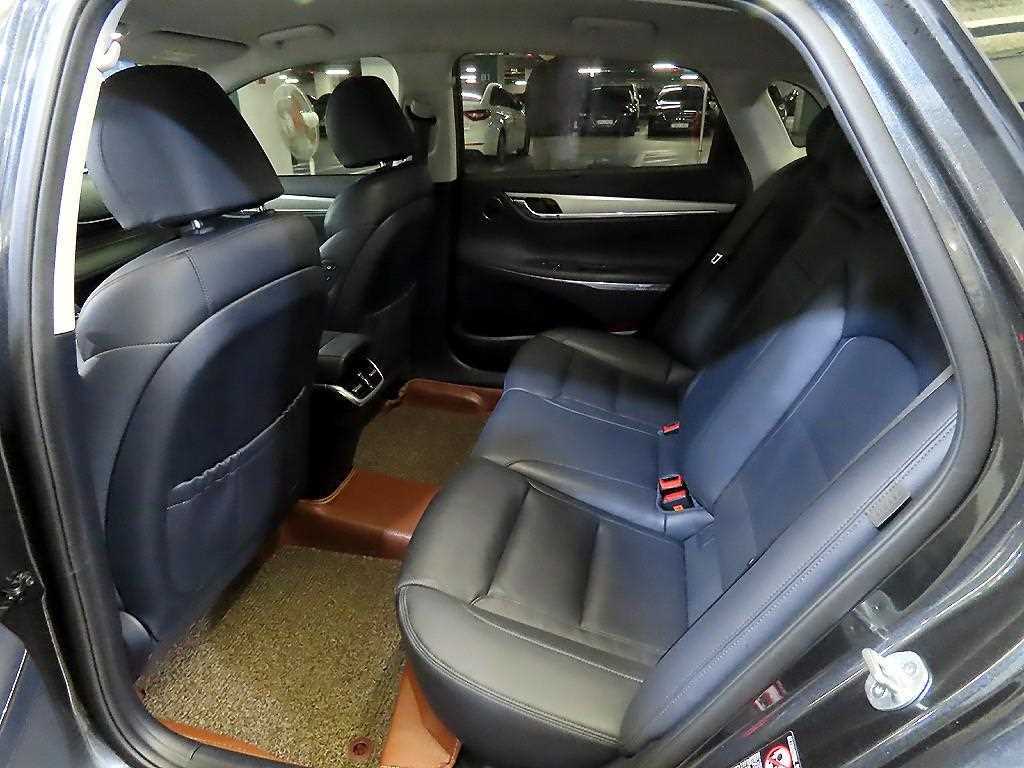 HYUNDAI Grandeur - Vista 7