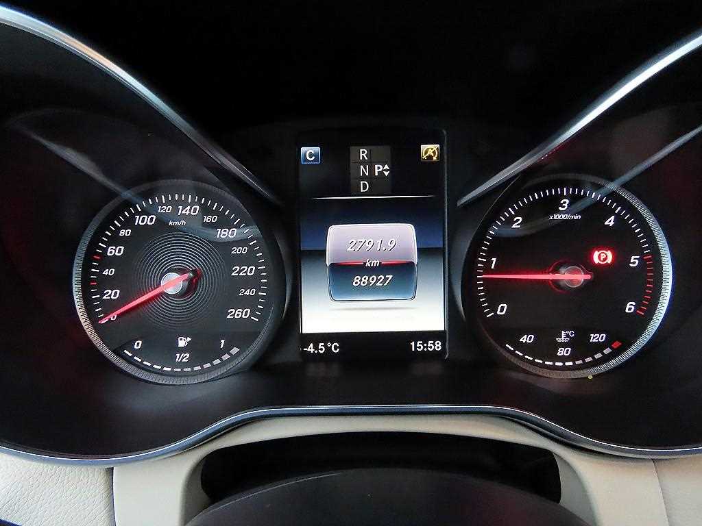 Mercedes Benz C Class - Vista 9