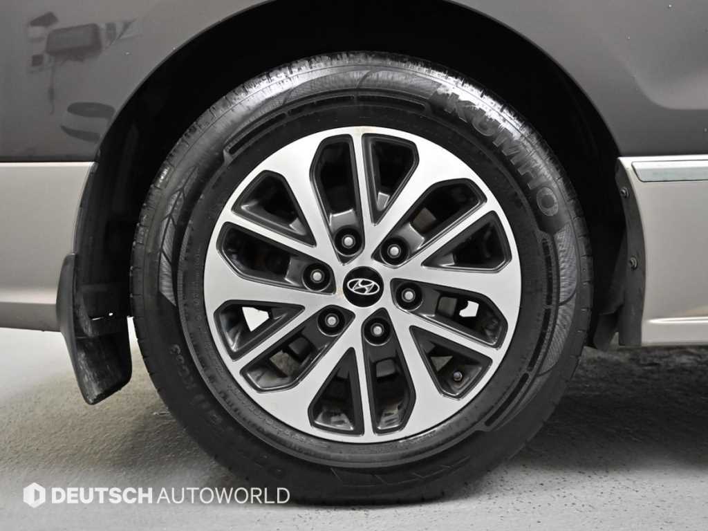 HYUNDAI Starex - Vista 5