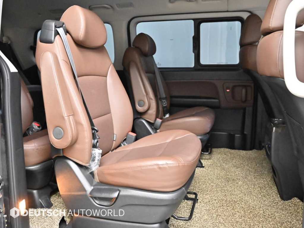 HYUNDAI Starex - Vista 12